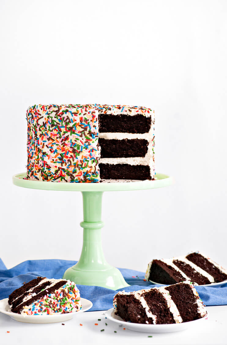 How to Make Chocolate Cake With Sprinkles