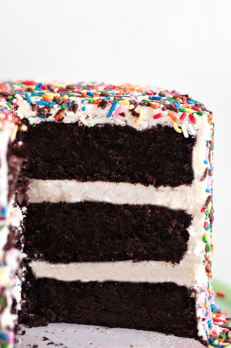 Tutorial on How to Make Homemade Chocolate Cake