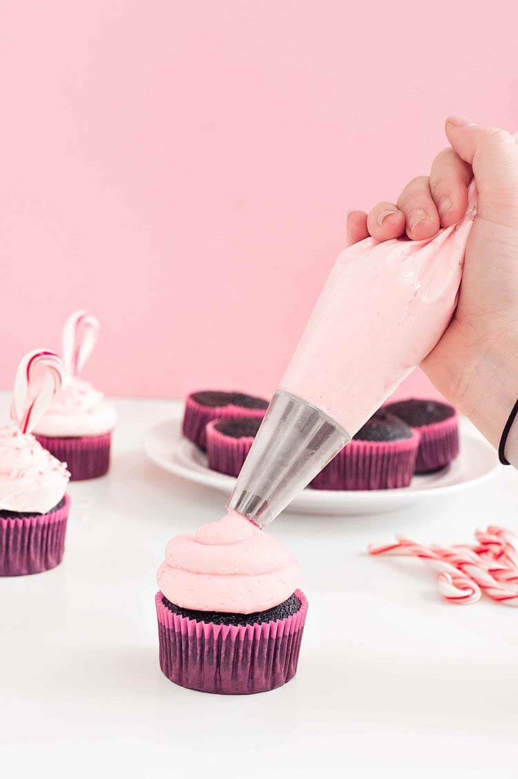 How to Make Chocolate Candy Cupcakes
