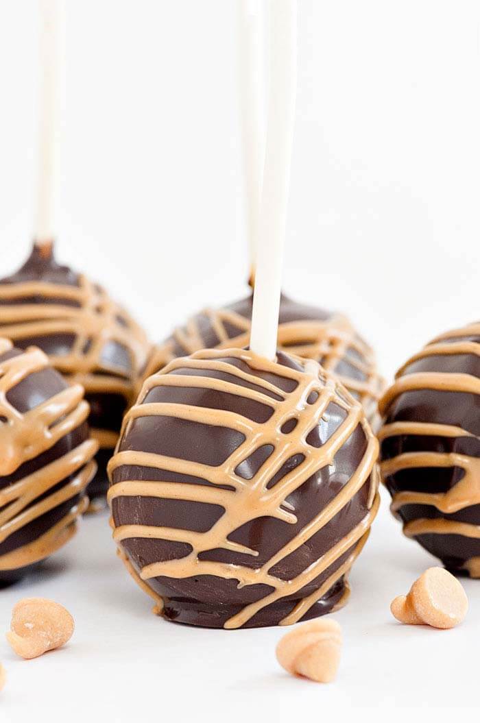 Soft and Moist Cake Pops with Chocolate and Peanut Butter