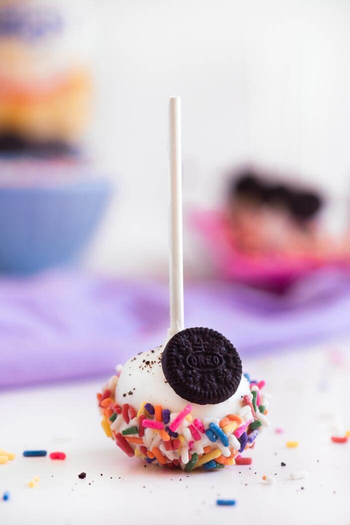 als resultaat geweer Raadplegen Confetti Oreo Cheesecake Pops - Sprinkles For Breakfast