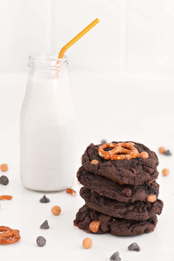 How To Make Chocolate Carmel Pretzel Cookies