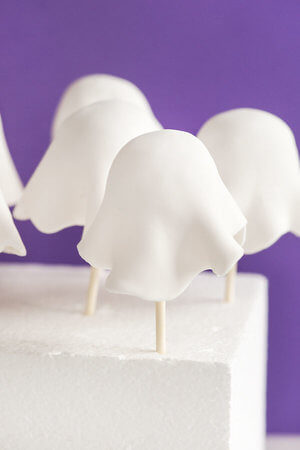 How to Make Ghost Cake Pops