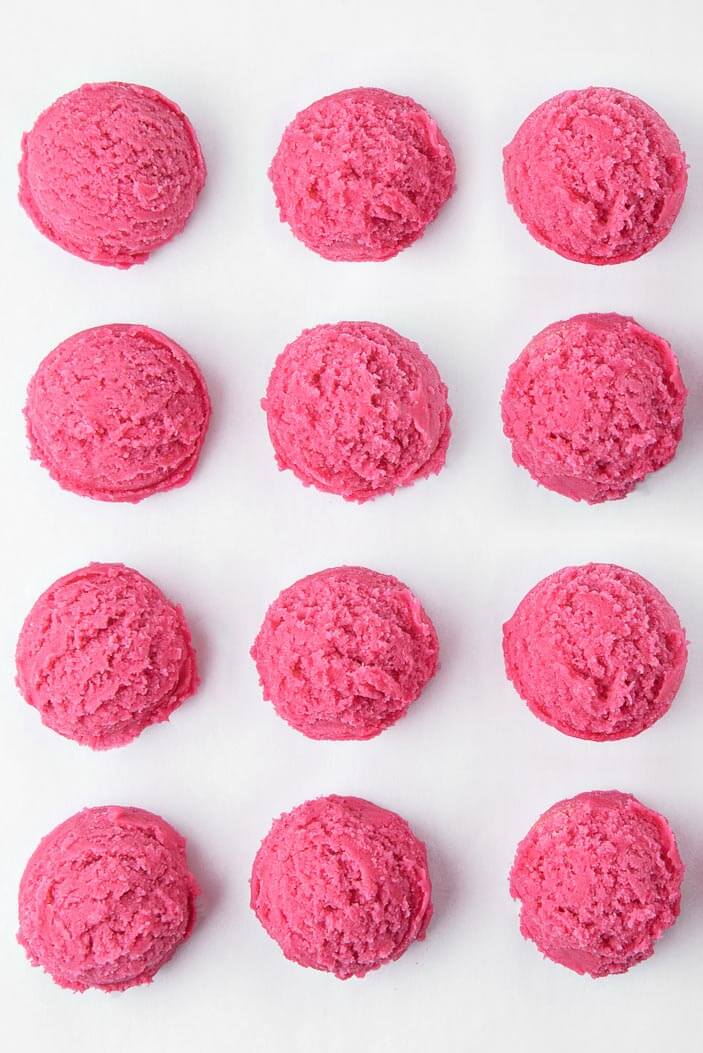 https://www.sprinklesforbreakfast.com/wp-content/uploads/2021/01/pink-velvet-sugar-cookies-2.jpeg