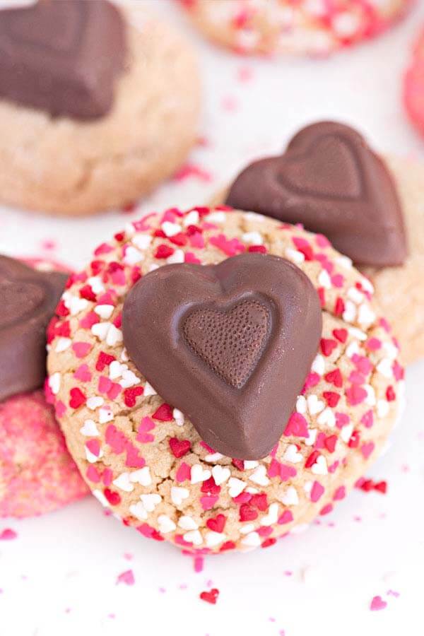 Valentine's Day Peanut Butter Blossoms | DIY Recipe